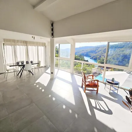 D Exception Vue Sublime & Acces Lac, Piscine Villa
